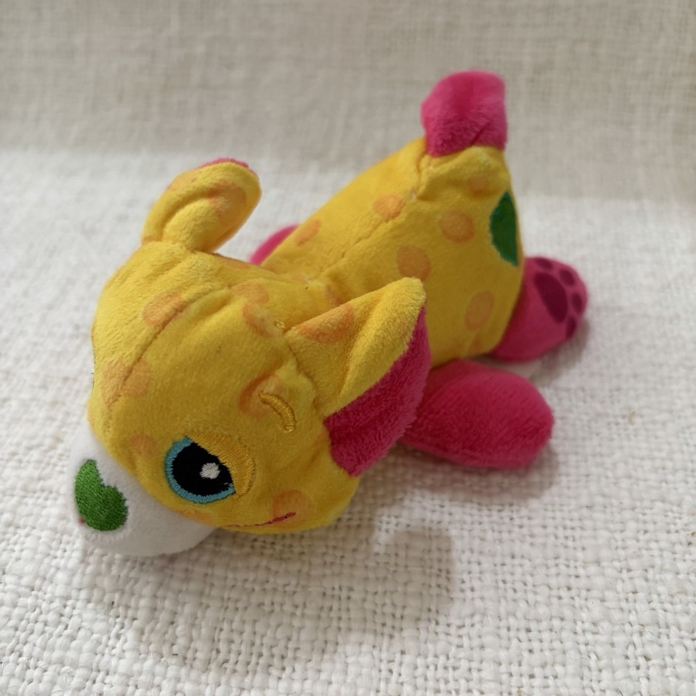 Small Cutetitos Tastee Budditos Plush Yellow & Pink‎ w Green Heart Kitty Cat